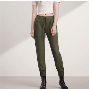 ◾️Aritzia Talula Los Felix Olive Relaxed Fit Joggers